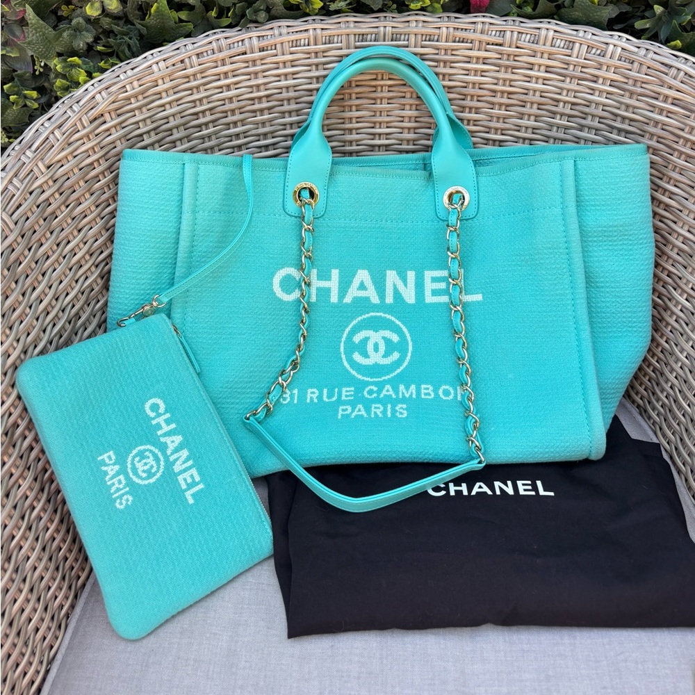 Authentic CHANEL 2025 Deauville Large Turquoise blue excellent condition - Picture 1 of 13